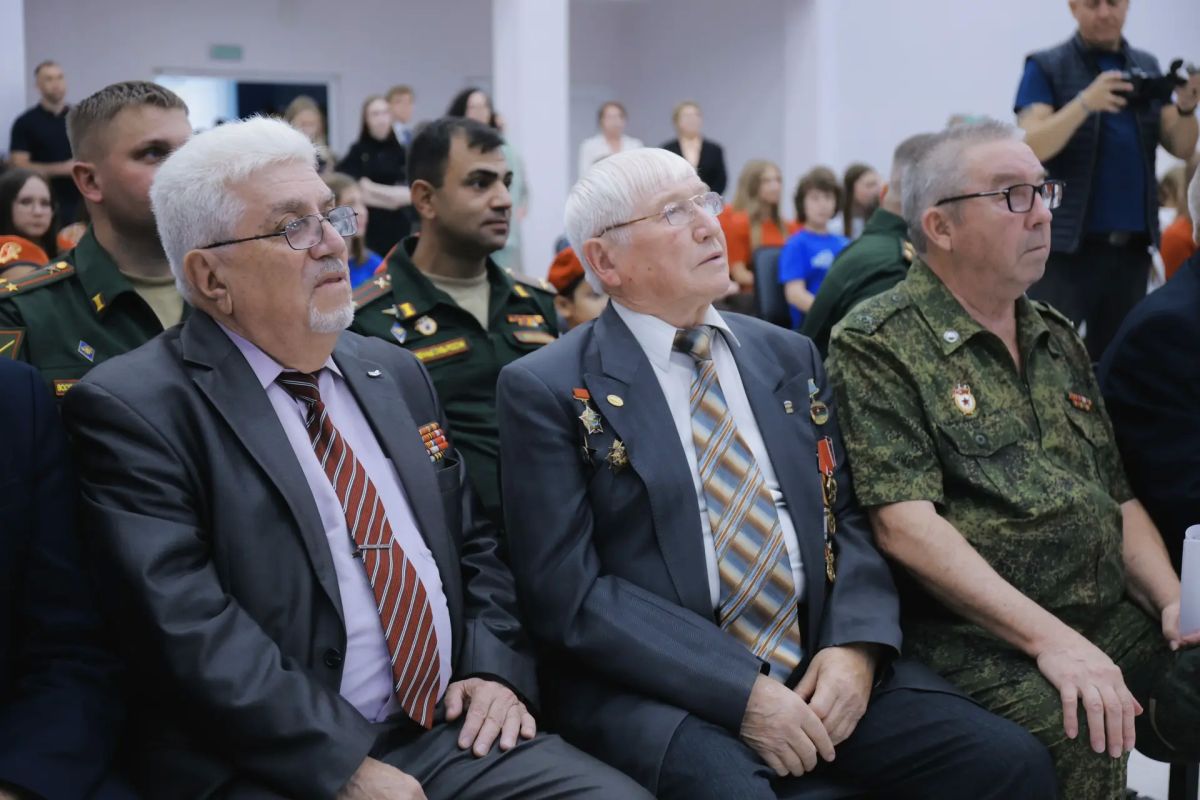 Вячеслав Федорищев: Приехал в Рощинский, чтобы проверить исполнение поручений Вячеслав Федорищев: Приехал в Рощинский, чтобы проверить исполнение поручений