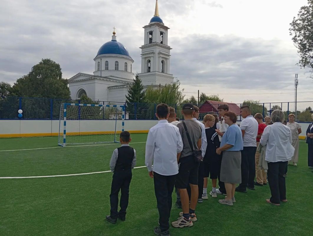В селе Владимировка Хворостянского района открылась универсальная спортивная площадка стоимостью более 12 миллионов рублей В селе Владимировка Хворостянского района открылась универсальная спортивная площадка стоимостью более 12 миллионов рублей