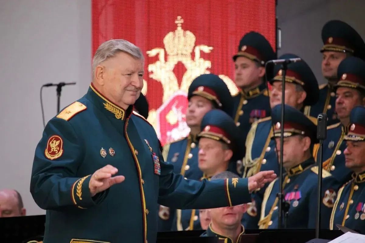 В Самаре на летней сцене Струковского сада состоялось выступление Академического ордена «За заслуги в культуре и искусстве» ансамбля песни и пляски Росгвардии, посвященного 10-летию ведомства и 215-летию войск правопорядка В Самаре на летней сцене Струковского сада состоялось выступление Академического ордена «За заслуги в культуре и искусстве» ансамбля песни и пляски Росгвардии, посвященного 10-летию ведомства и 215-летию войск правопорядка