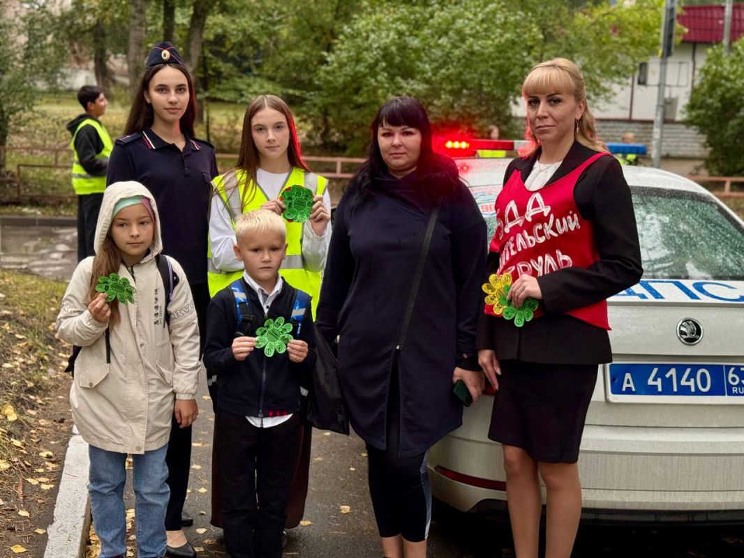 Утро юных пешеходов начался с профилактической акции Утро юных пешеходов начался с профилактической акции