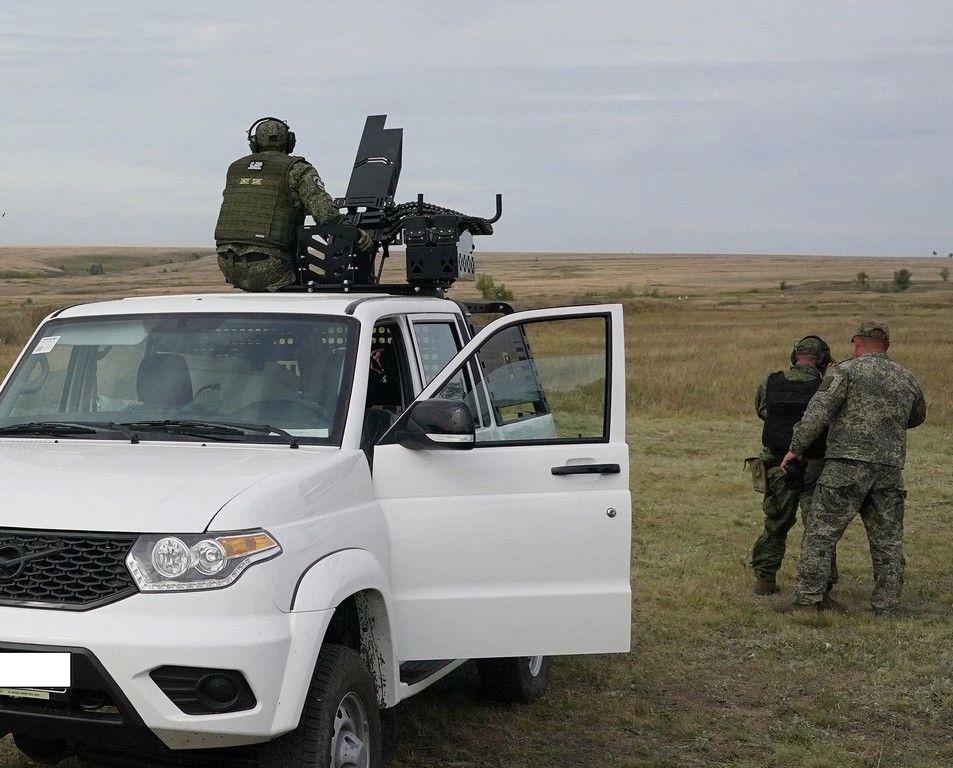 Министр энергетики и ЖКХ Самарской области Виталий Брижань проходит подготовку и боевое слаживание в составе мобильной огневой группы отряда «БАРС-Крылья» Министр энергетики и ЖКХ Самарской области Виталий Брижань проходит подготовку и боевое слаживание в составе мобильной огневой группы отряда «БАРС-Крылья»