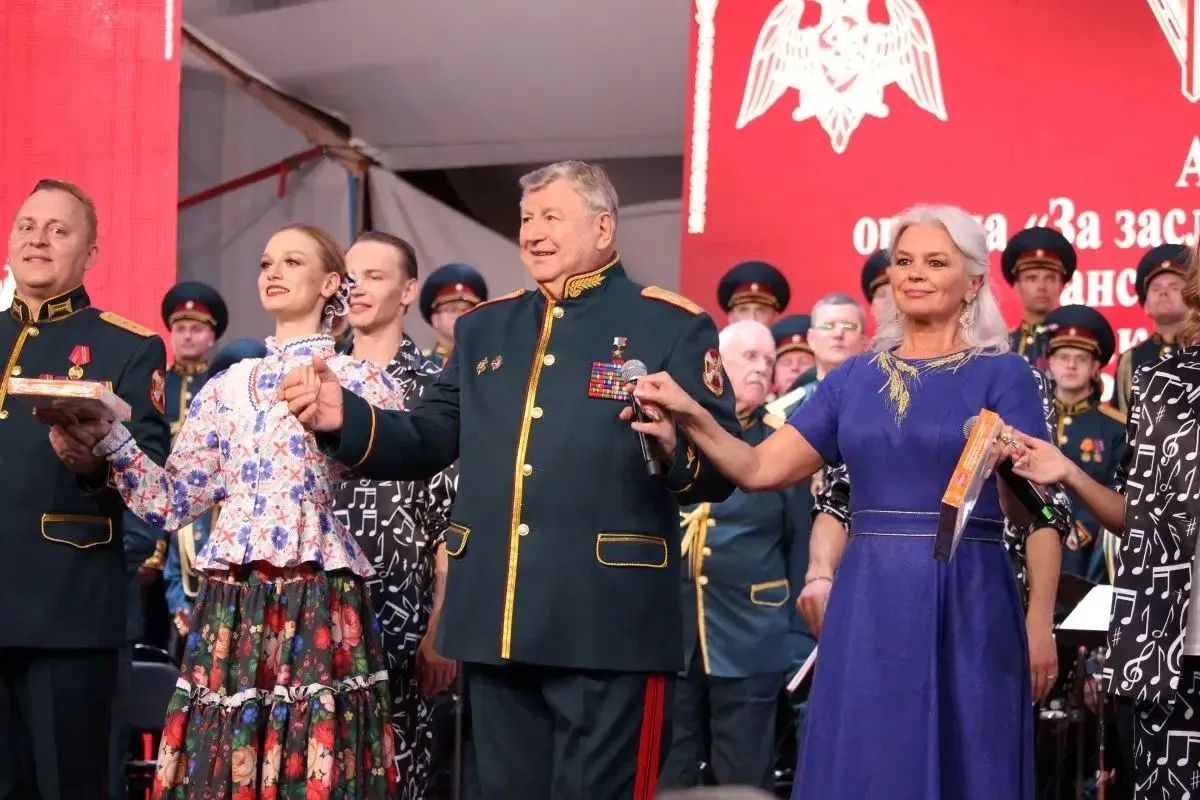 В Самаре на летней сцене Струковского сада состоялось выступление Академического ордена «За заслуги в культуре и искусстве» ансамбля песни и пляски Росгвардии, посвященного 10-летию ведомства и 215-летию войск правопорядка В Самаре на летней сцене Струковского сада состоялось выступление Академического ордена «За заслуги в культуре и искусстве» ансамбля песни и пляски Росгвардии, посвященного 10-летию ведомства и 215-летию войск правопорядка