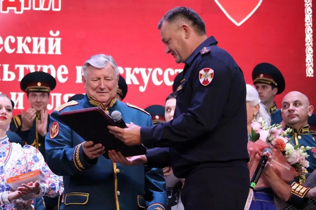 В Самаре на летней сцене Струковского сада состоялось выступление Академического ордена «За заслуги в культуре и искусстве» ансамбля песни и пляски Росгвардии, посвященного 10-летию ведомства и 215-летию войск правопорядка В Самаре на летней сцене Струковского сада состоялось выступление Академического ордена «За заслуги в культуре и искусстве» ансамбля песни и пляски Росгвардии, посвященного 10-летию ведомства и 215-летию войск правопорядка