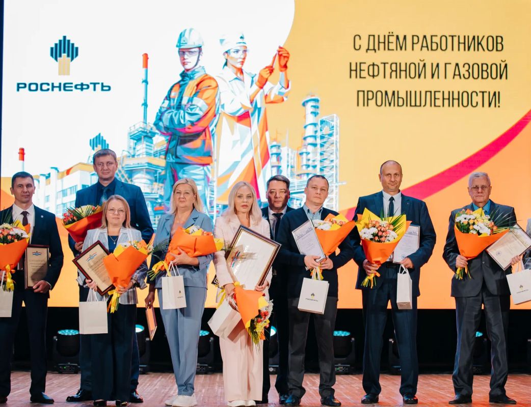 Сотрудникам Куйбышевского НПЗ, десятки лет посвятившим отрасли, вручили областные награды в День нефтяника