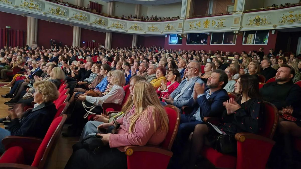 В Самарском театре оперы и балета началась премьера оперы «Нос» В Самарском театре оперы и балета началась премьера оперы «Нос»