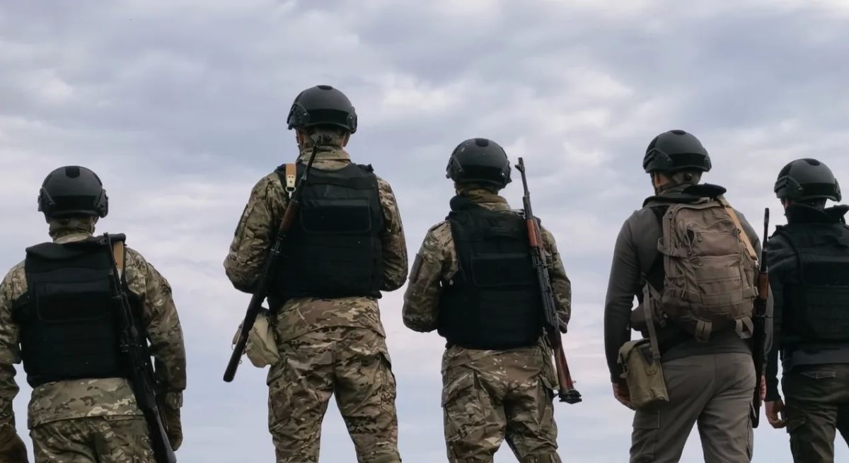 Герой России, выпускник первого потока «Школы героев» Максим Девятов проходит этап боевой подготовки и слаживания в составе мобильной группы отряда «БАРС-Крылья»