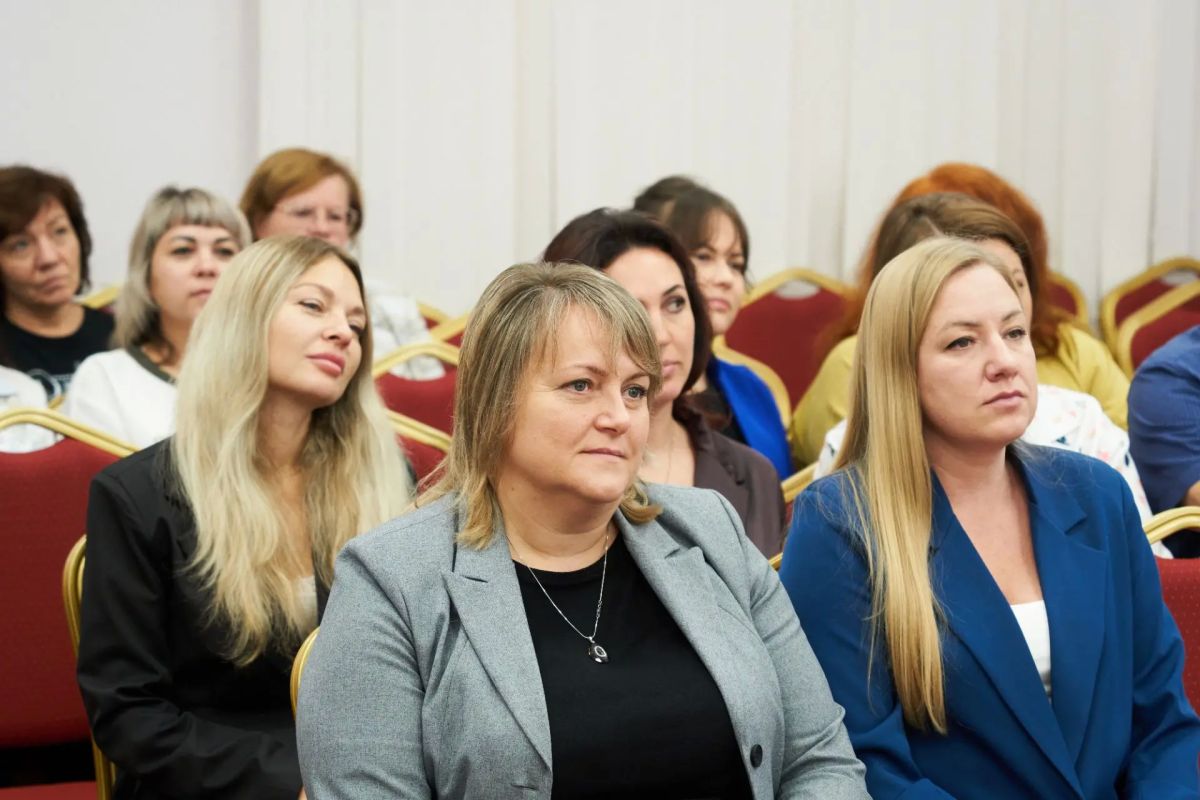 В Сызрани поздравили работников финансовой отрасли с профессиональным праздником В Сызрани поздравили работников финансовой отрасли с профессиональным праздником