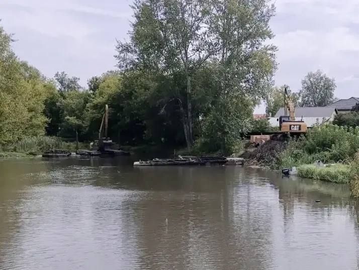 В Самарской области в селе Шигоны расчистку пруда на реке Бурочка завершат в сентябре