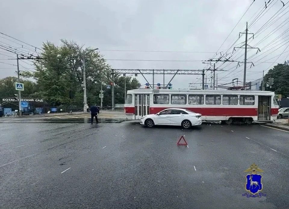 Утреннее ДТП с трамваем в Самаре продолжает создавать пробки