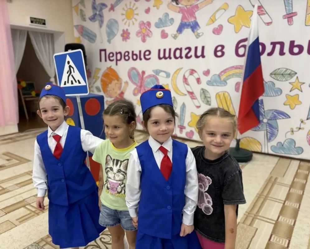 Сегодня в рамках акции «Водитель не спеши, шагают малыши!» сотрудники #ГосавтоинспекцииТольятти провели профилактическое мероприятие в детском саду 210 «Ладушки» Сегодня в рамках акции «Водитель не спеши, шагают малыши!» сотрудники #ГосавтоинспекцииТольятти провели профилактическое мероприятие в детском саду 210 «Ладушки»