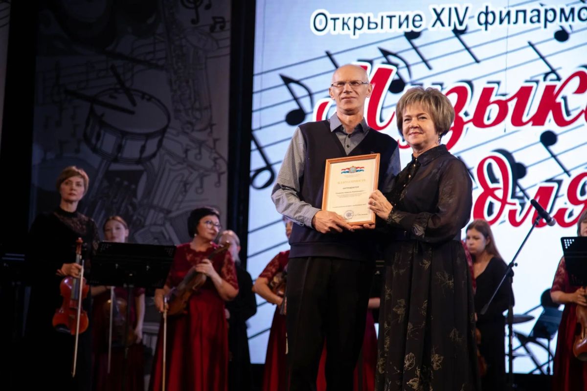 Аншлаг и овации: в Сызрани открылся XIV филармонический сезон Аншлаг и овации: в Сызрани открылся XIV филармонический сезон