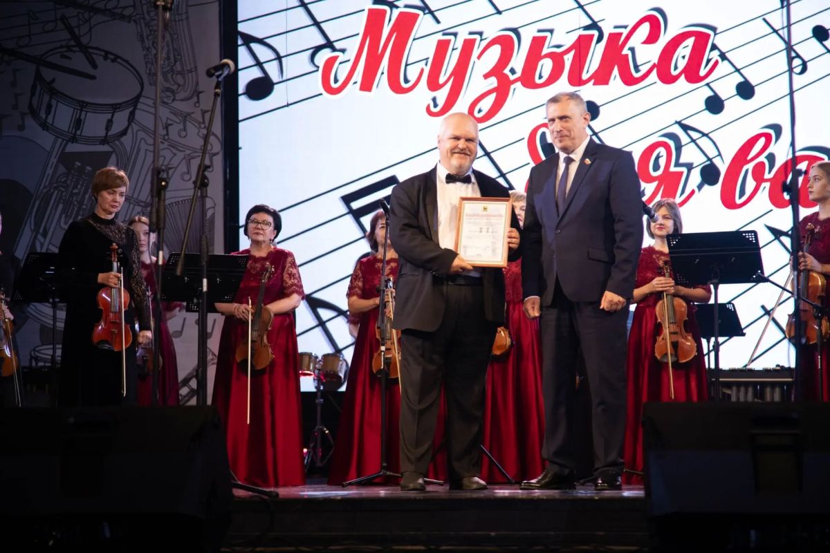 Аншлаг и овации: в Сызрани открылся XIV филармонический сезон Аншлаг и овации: в Сызрани открылся XIV филармонический сезон