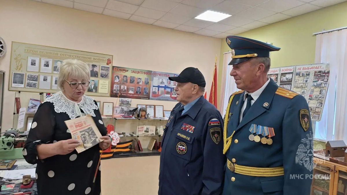 Урок мужества в Кинеле: ветераны МЧС встретились со школьниками Урок мужества в Кинеле: ветераны МЧС встретились со школьниками
