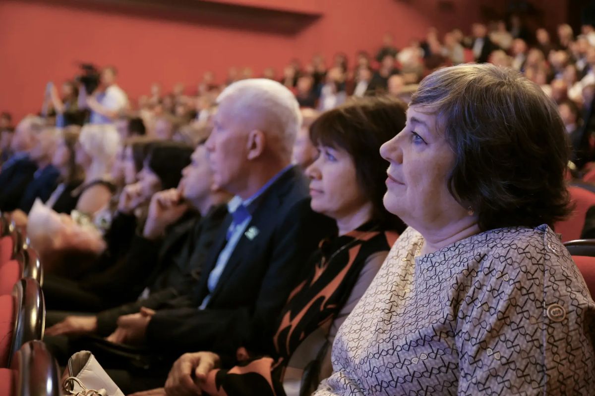 Вячеслав Федорищев: «ТЯЖМАШ» – 85 лет. . Сегодня в зале Сызранского театра имени А. Н. Толстого – несколько поколений машиностроителей Вячеслав Федорищев: «ТЯЖМАШ» – 85 лет. . Сегодня в зале Сызранского театра имени А. Н. Толстого – несколько поколений машиностроителей