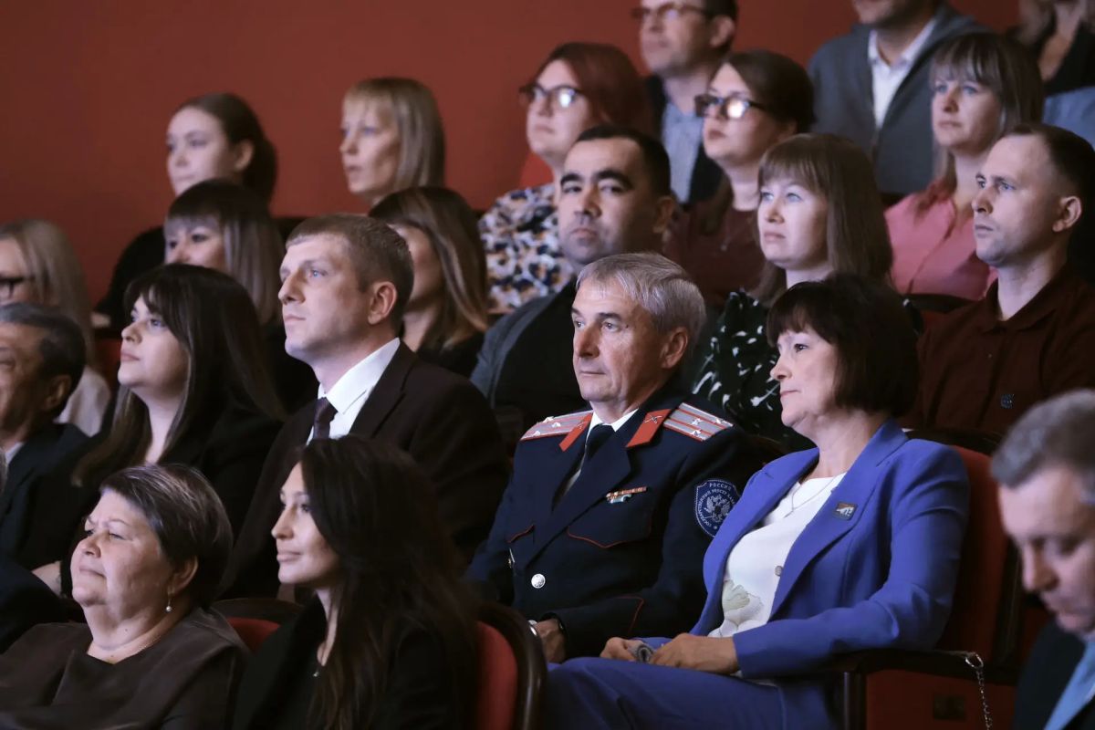 Вячеслав Федорищев: «ТЯЖМАШ» – 85 лет. . Сегодня в зале Сызранского театра имени А. Н. Толстого – несколько поколений машиностроителей Вячеслав Федорищев: «ТЯЖМАШ» – 85 лет. . Сегодня в зале Сызранского театра имени А. Н. Толстого – несколько поколений машиностроителей