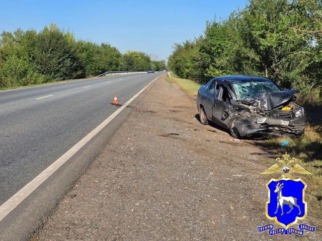 Три человека попали в больницу после ДТП с LADA и ГАЗом под Самарой Три человека попали в больницу после ДТП с LADA и ГАЗом под Самарой