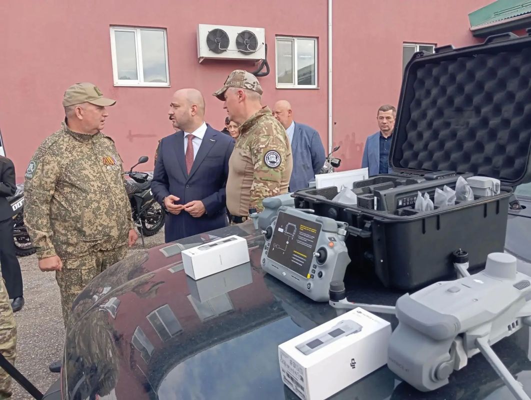 Глава региона Вячеслав Федорищев принял участие в отправке гуманитарной помощи добровольческой бригаде «БАРС» 36 и отдельному медицинскому отряду ЛНР Глава региона Вячеслав Федорищев принял участие в отправке гуманитарной помощи добровольческой бригаде «БАРС» 36 и отдельному медицинскому отряду ЛНР