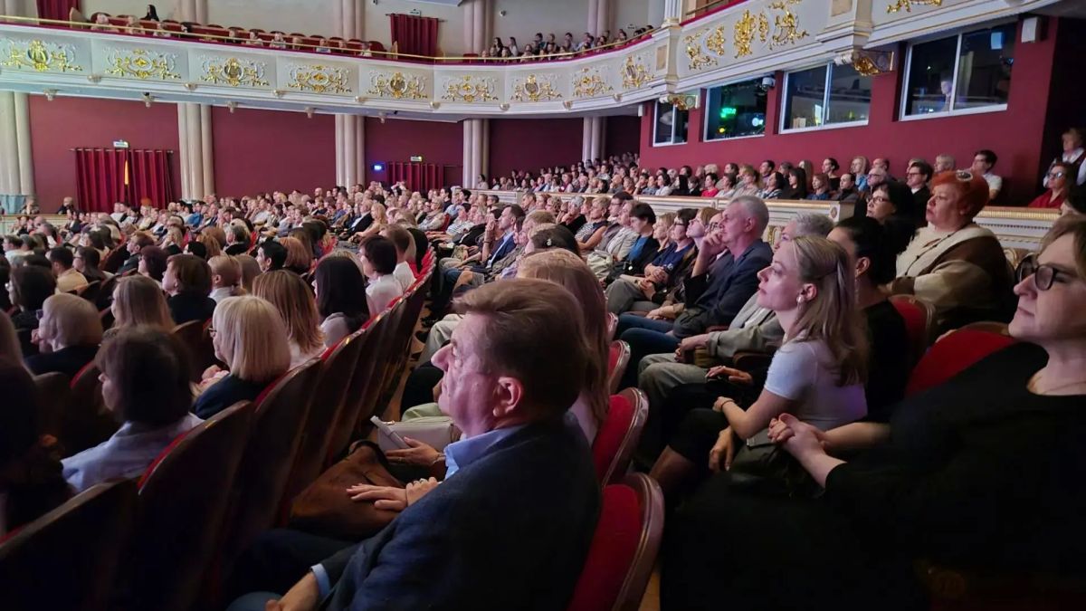 В самарском театре оперы и балета начался показ двух одноактных балетов на музыку Шостаковича В самарском театре оперы и балета начался показ двух одноактных балетов на музыку Шостаковича