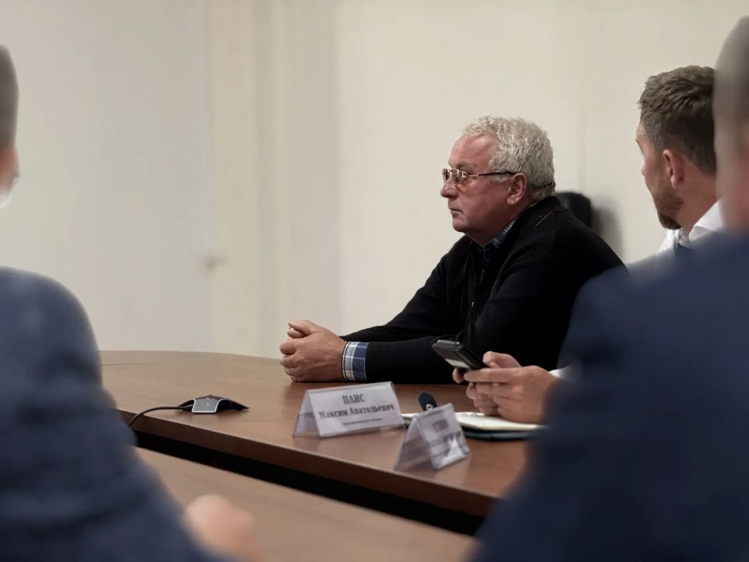 Министр природных ресурсов Артем Ефимов провел личный приём жителей в Алексеевском районе Министр природных ресурсов Артем Ефимов провел личный приём жителей в Алексеевском районе