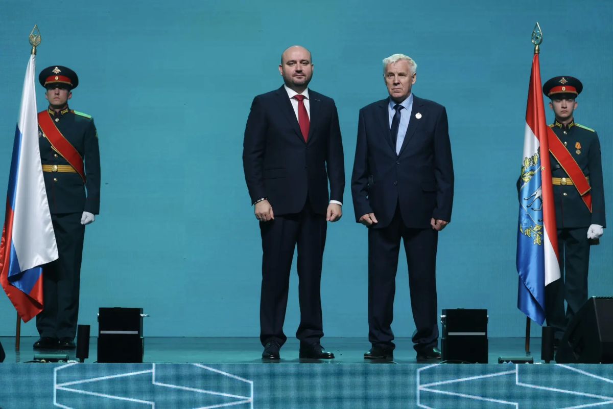 Вячеслав Федорищев: Сегодня вручил государственные и региональные награды жителям Самарской области - оруженийкам и машиностроителям, чьими руками обеспечивается суверенитет и безопасность нашей страны Вячеслав Федорищев: Сегодня вручил государственные и региональные награды жителям Самарской области - оруженийкам и машиностроителям, чьими руками обеспечивается суверенитет и безопасность нашей страны