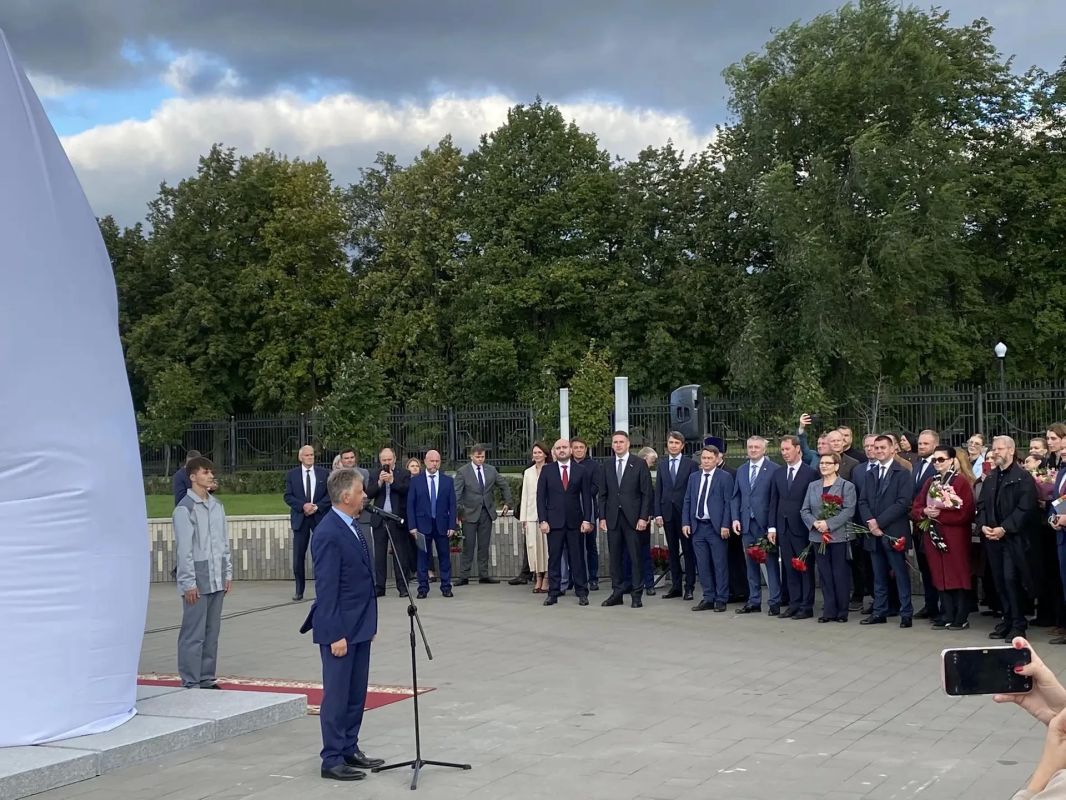 Губернатор Самарской области Вячеслав Федорищев сегодня работает в Тольятти Губернатор Самарской области Вячеслав Федорищев сегодня работает в Тольятти