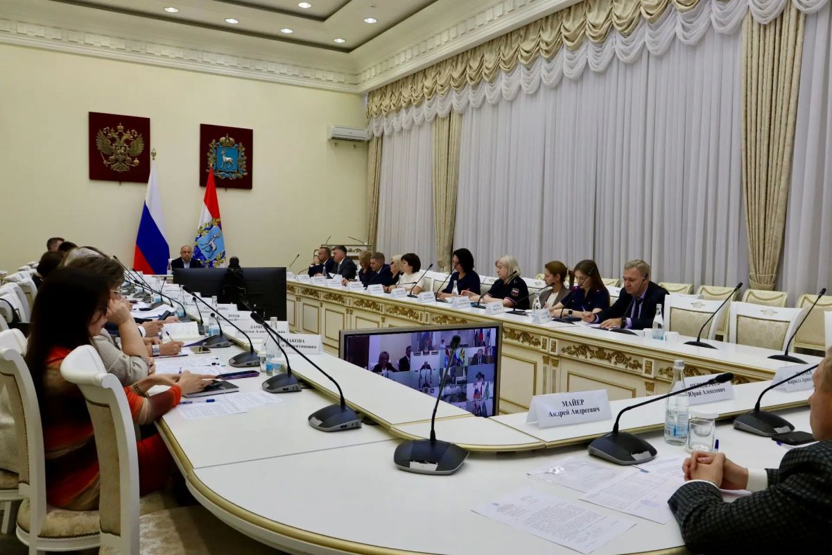 В Самарской области обсудили меры по снижению задолженности по зарплате и борьбе с нелегальной занятостью