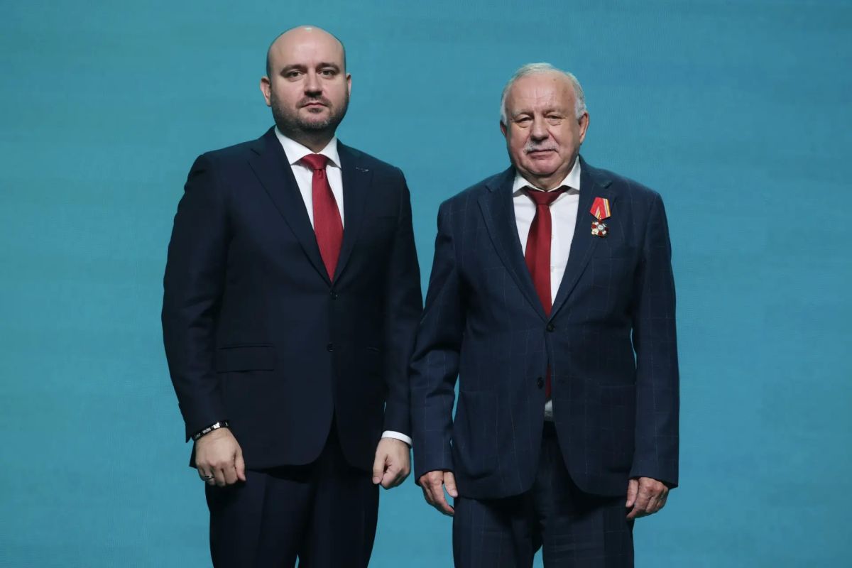 Вячеслав Федорищев: Сегодня вручил государственные и региональные награды жителям Самарской области - оруженийкам и машиностроителям, чьими руками обеспечивается суверенитет и безопасность нашей страны Вячеслав Федорищев: Сегодня вручил государственные и региональные награды жителям Самарской области - оруженийкам и машиностроителям, чьими руками обеспечивается суверенитет и безопасность нашей страны