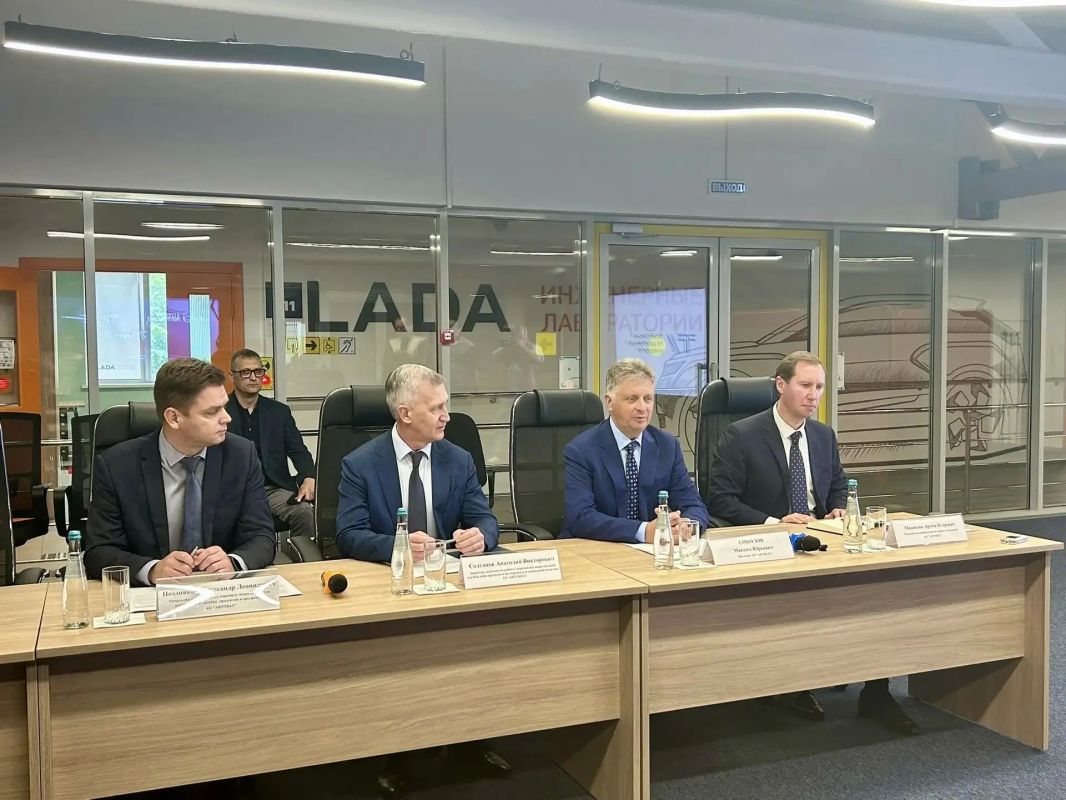 «ГибридТех» и АВТОВАЗ создали первый российский роботизированный комплекс ультразвуковой сварки для деталей интерьера LADA «ГибридТех» и АВТОВАЗ создали первый российский роботизированный комплекс ультразвуковой сварки для деталей интерьера LADA