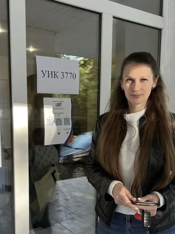 Голосование объединяет. Депутаты, общественники, предприниматели, сотрудники предприятий и муниципальных учреждений приходят на избирательные участки Голосование объединяет. Депутаты, общественники, предприниматели, сотрудники предприятий и муниципальных учреждений приходят на избирательные участки