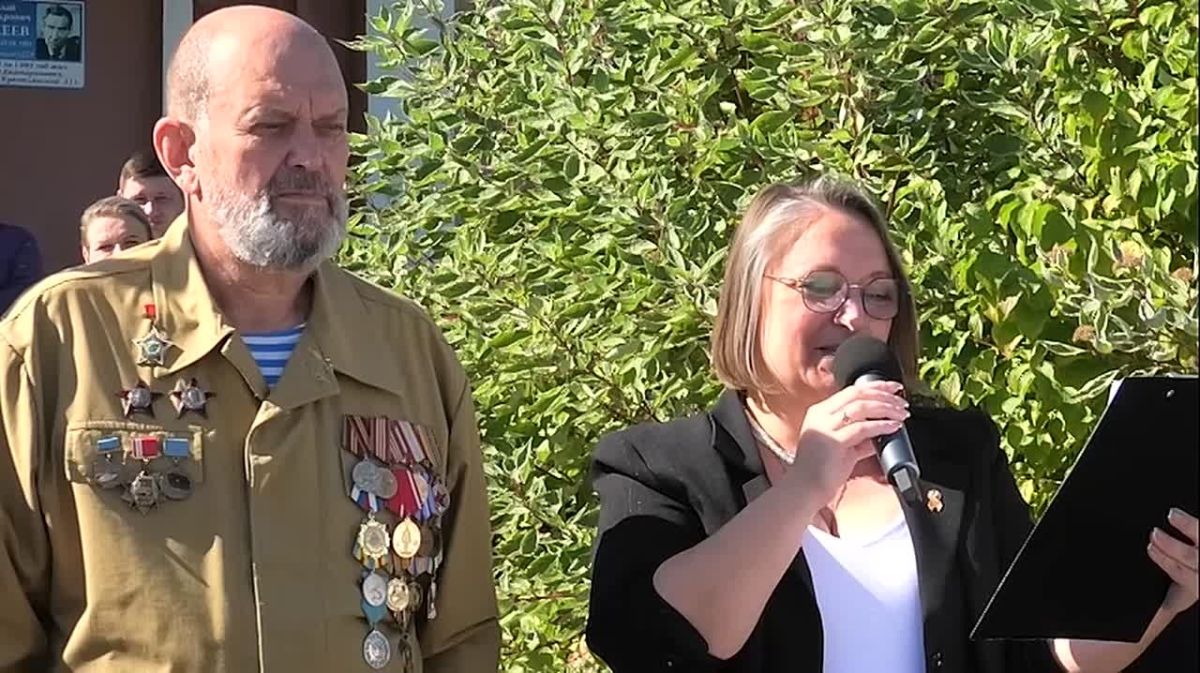 В Безенчукском районе у избирательного участка провели персональный парад к 70-летию ветерана боевых действий в Афганистане, кавалера Ордена Красной Звезды Андрея Попкова