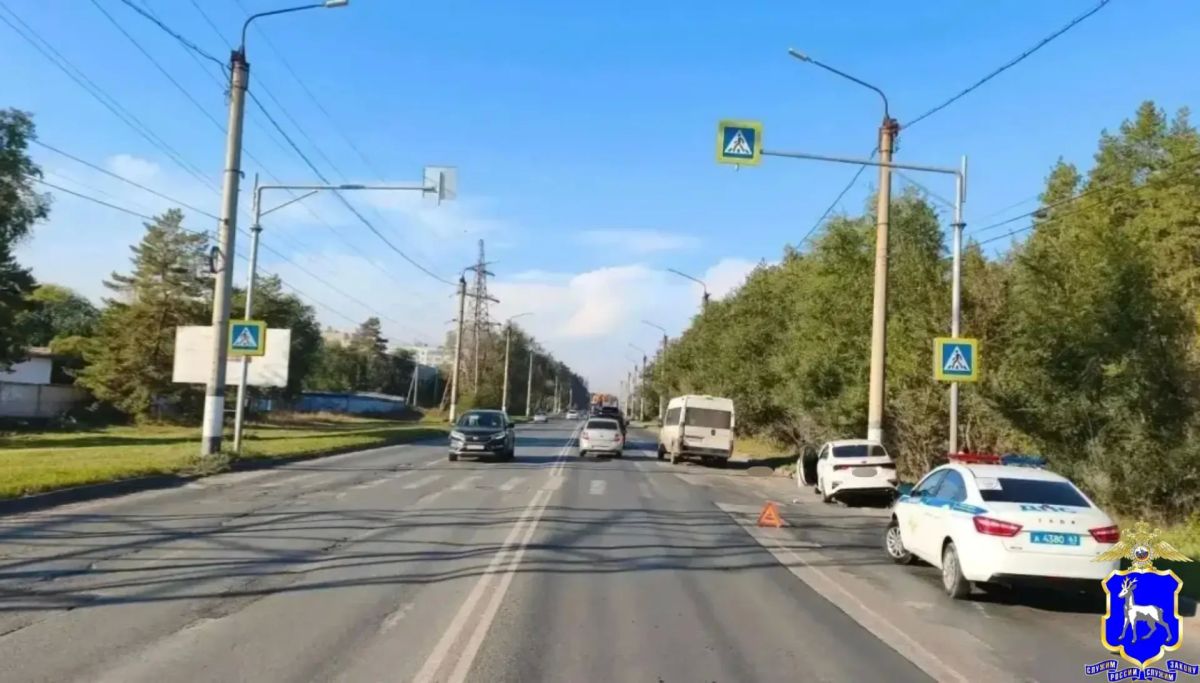 Сотрудники полиции работали на месте дорожно-транспортного происшествия в городе Сызрани Сотрудники полиции работали на месте дорожно-транспортного происшествия в городе Сызрани