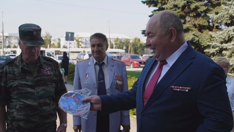 В Самарской области сотрудники полиции, представители ветеранских организаций и общественники радушно встретили делегацию ветеранов МВД Свердловской области В Самарской области сотрудники полиции, представители ветеранских организаций и общественники радушно встретили делегацию ветеранов МВД Свердловской области
