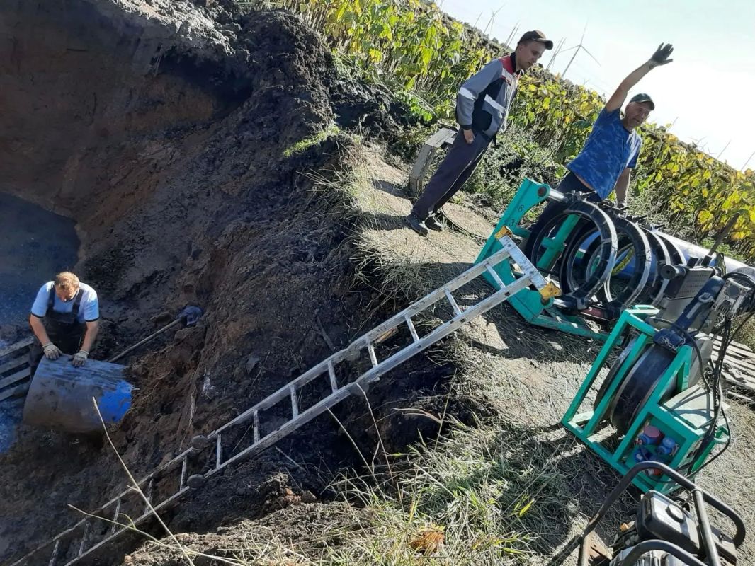 Работы на групповом водоводе в Красноармейском районе продолжаются Работы на групповом водоводе в Красноармейском районе продолжаются