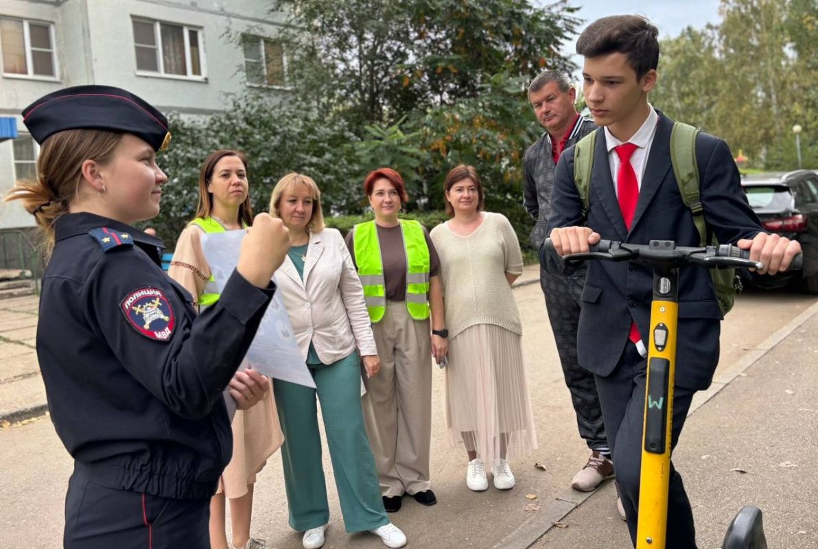 Сегодня в Единый день безопасности сотрудники #ГосавтоинспекцииТольятти усиливают меры безопасности для детей на дорогах! С наступлением осеннего периода, когда активизируется движение юных пешеходов и велосипедистов... Сегодня в Единый день безопасности сотрудники #ГосавтоинспекцииТольятти усиливают меры безопасности для детей на дорогах! С наступлением осеннего периода, когда активизируется движение юных пешеходов и велосипедистов...