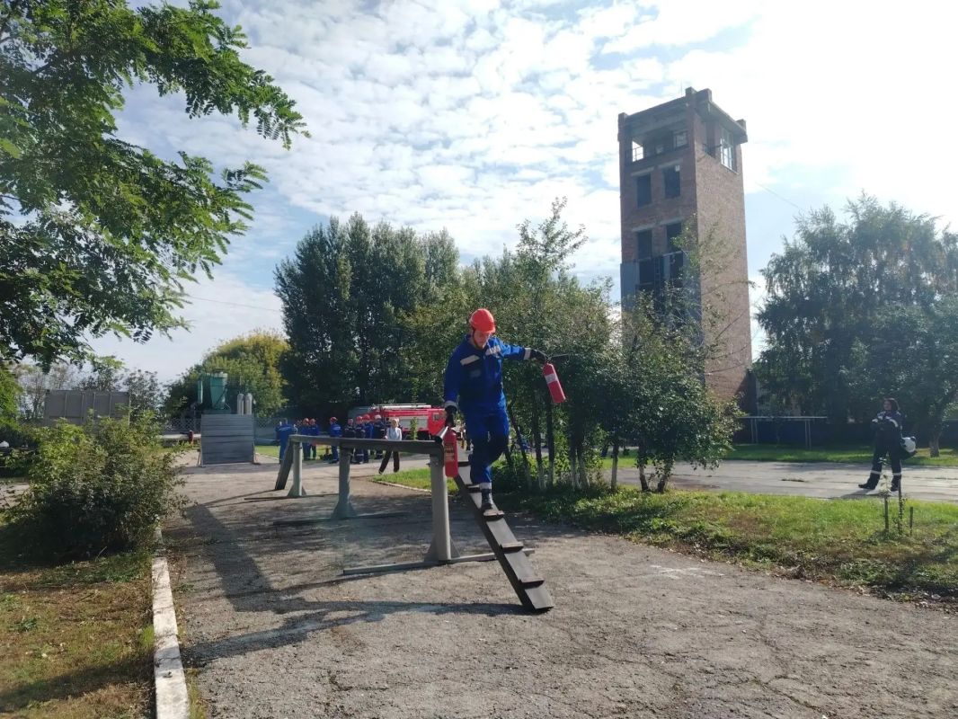 Безопасность на первом месте! На ТОАЗе проходят соревнования добровольных пожарных дружин Безопасность на первом месте! На ТОАЗе проходят соревнования добровольных пожарных дружин