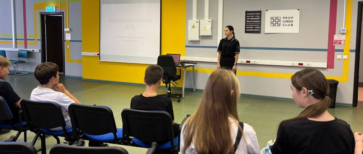 Сотрудники #ГосавтоинспекцииТольятти провели профилактическую беседу о соблюдении ПДД с детьми, посещающими детский технопарк «Кванториум» Сотрудники #ГосавтоинспекцииТольятти провели профилактическую беседу о соблюдении ПДД с детьми, посещающими детский технопарк «Кванториум»