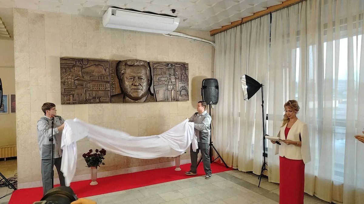 Бронзовая летопись: в Тольятти появился триптих-барельеф памяти Алексея Васильевича Николаева Бронзовая летопись: в Тольятти появился триптих-барельеф памяти Алексея Васильевича Николаева