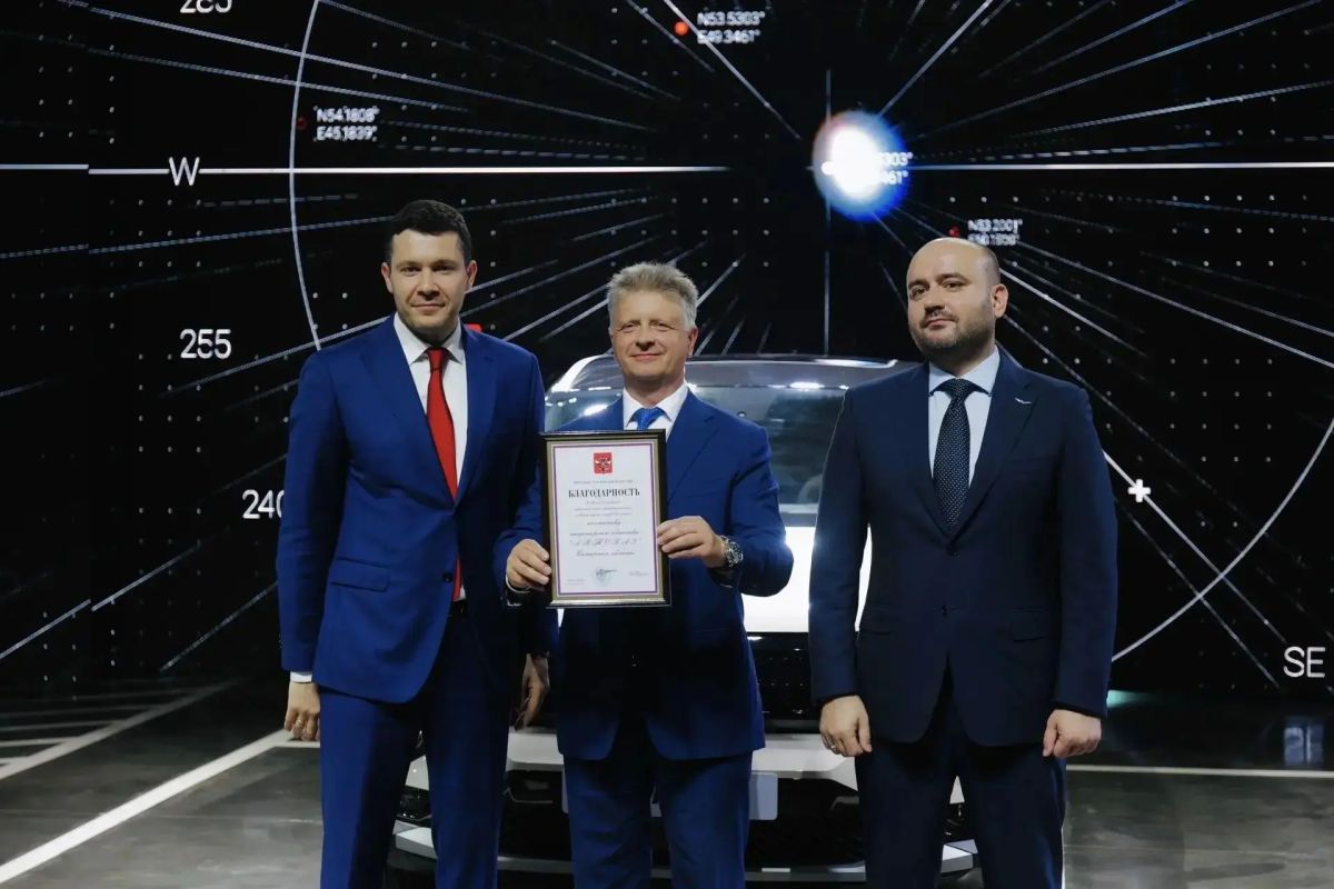 За вклад в развитие автомобильной промышленности и достигнутые трудовые успехи благодарность президента Российской Федерации объявлена коллективу АО «АВТОВАЗ» За вклад в развитие автомобильной промышленности и достигнутые трудовые успехи благодарность президента Российской Федерации объявлена коллективу АО «АВТОВАЗ»