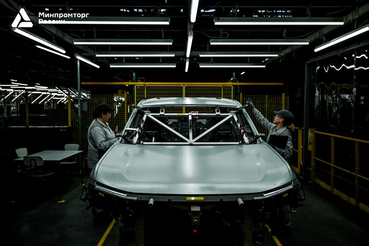 Дан старт производству нового кроссовера LADA Azimut Дан старт производству нового кроссовера LADA Azimut