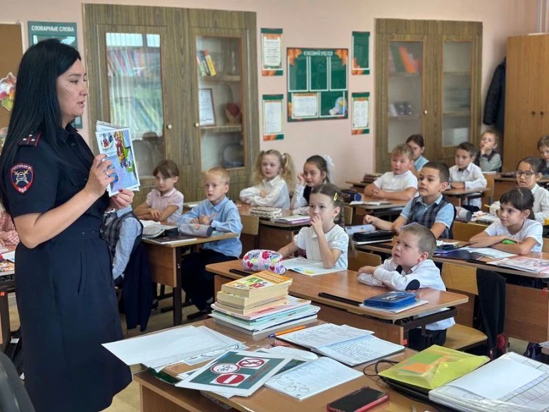 В Самарской области сотрудники Госавтоинспекции провели профилактические встречи с учащимися младших классов