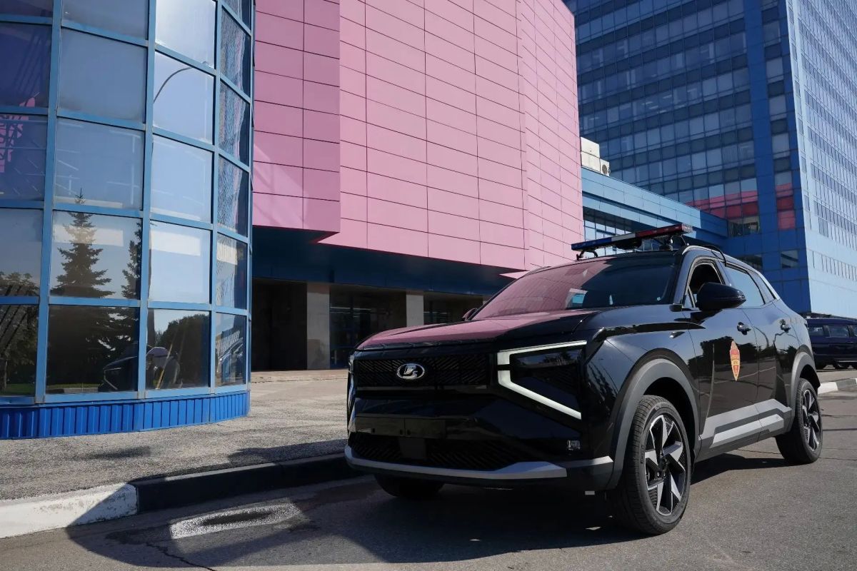 LADA Azimut много не бывает: еще несколько кадров первого полностью российского кроссовера — от нашего фотокорреспондента Андрея Савельева LADA Azimut много не бывает: еще несколько кадров первого полностью российского кроссовера — от нашего фотокорреспондента Андрея Савельева
