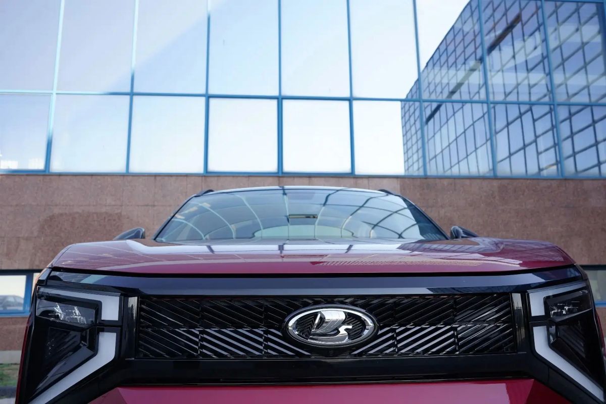 LADA Azimut много не бывает: еще несколько кадров первого полностью российского кроссовера — от нашего фотокорреспондента Андрея Савельева LADA Azimut много не бывает: еще несколько кадров первого полностью российского кроссовера — от нашего фотокорреспондента Андрея Савельева