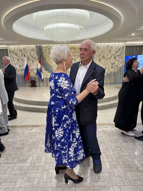 «Вместе и навсегда». Во Дворце бракосочетания Тольятти в рамках проекта «Семейное долголетие» чествовали пары, ставшие примером верности и любви «Вместе и навсегда». Во Дворце бракосочетания Тольятти в рамках проекта «Семейное долголетие» чествовали пары, ставшие примером верности и любви
