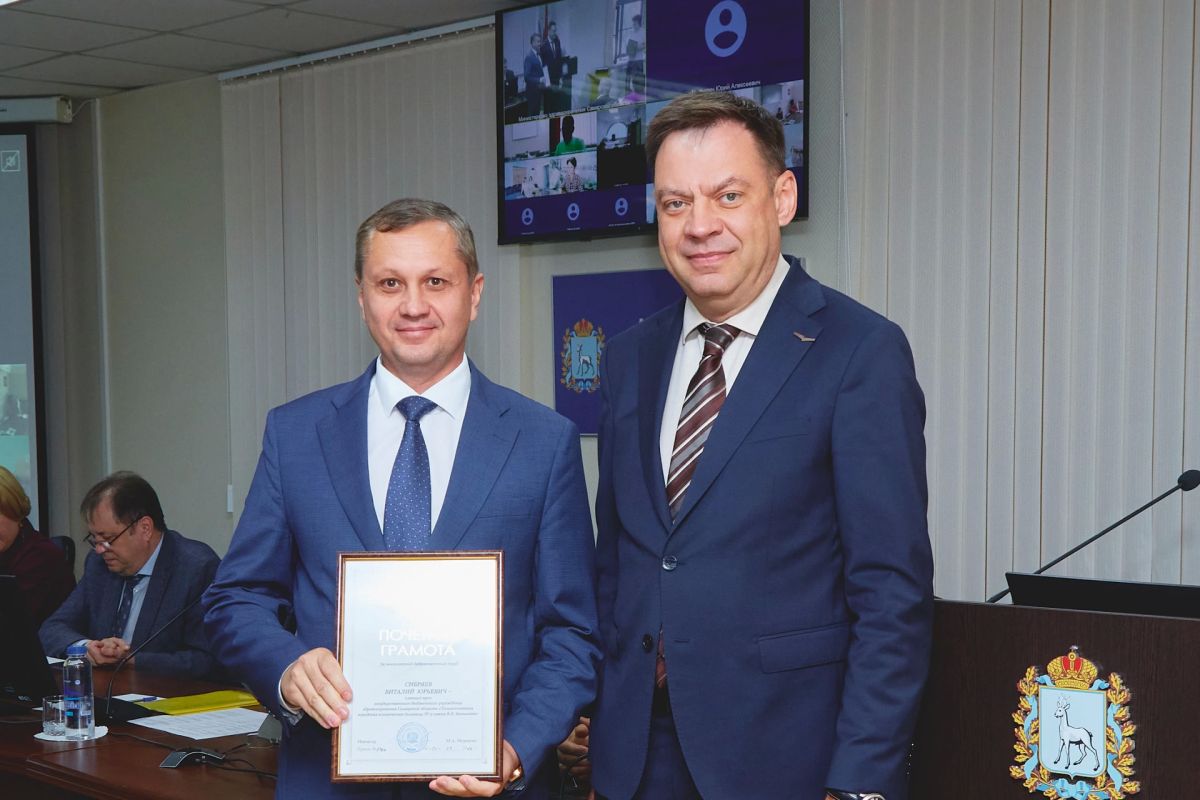 Андрей Орлов вручил награды представителям отрасли здравоохранения Андрей Орлов вручил награды представителям отрасли здравоохранения
