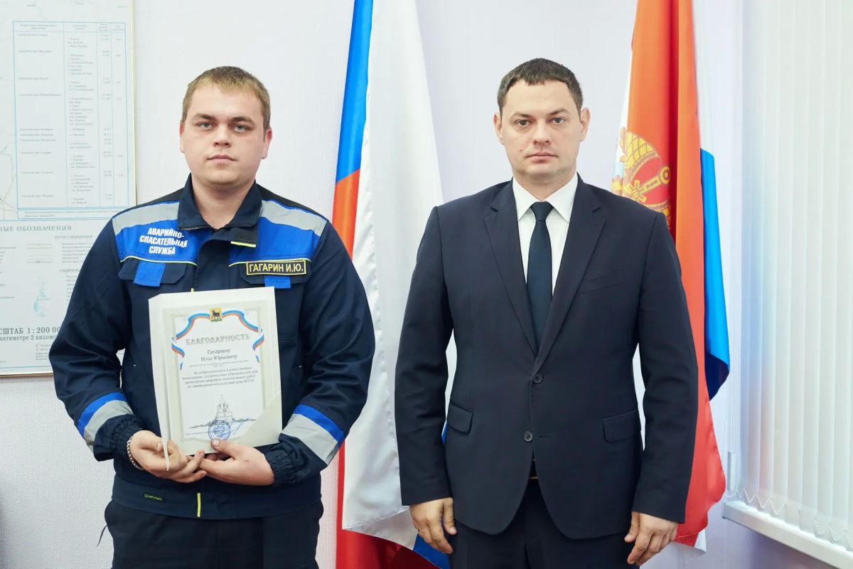 Сергей Володченков поблагодарил спасателей за ликвидацию последствий атаки БПЛА Сергей Володченков поблагодарил спасателей за ликвидацию последствий атаки БПЛА
