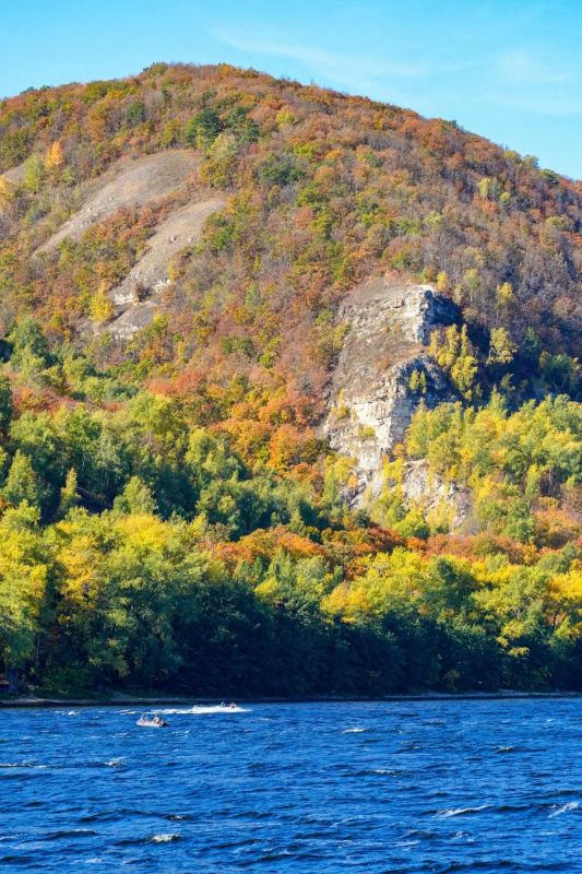 Гора Верблюд в нацпарке «Самарская Лука» Гора Верблюд в нацпарке «Самарская Лука»