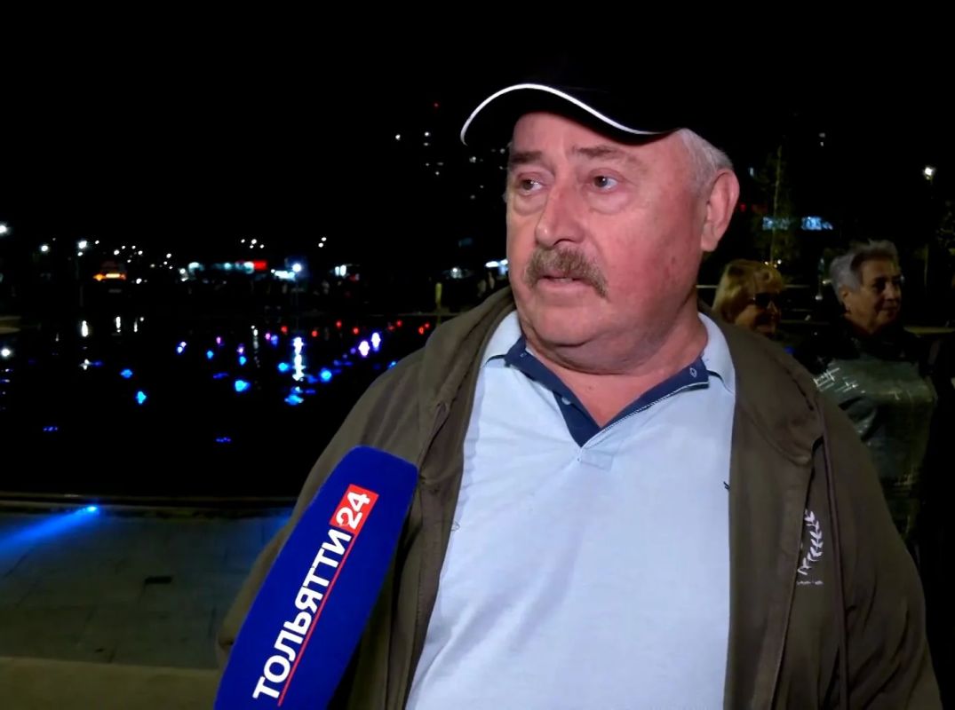 - Спасибо нашему родному заводу за то, что он развивается, не стоит на месте и что не забывает нас, ветеранов! - сказал Михаил Медведев, ветеран АВТОВАЗа, после светомузыкального шоу на Центральной площади Тольятти
