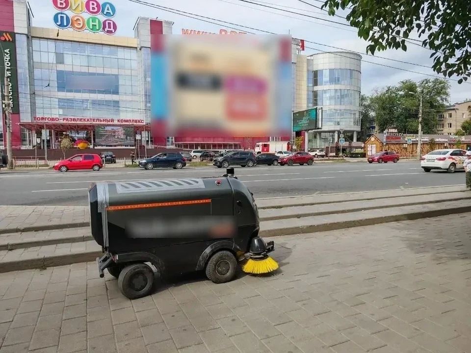 Два БРО убирают улицы Кировского района Самары Два БРО убирают улицы Кировского района Самары