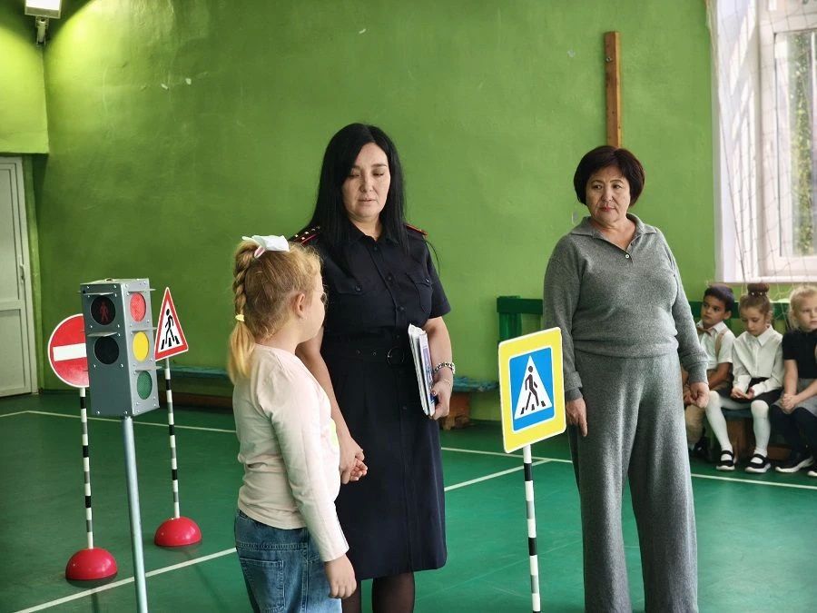 Сотрудники полиции Самарской области реализуют комплекс профилактических мероприятий, призванных снизить уровень детского дорожно-транспортного травматизма и предупредить противоправное поведение несовершеннолетних