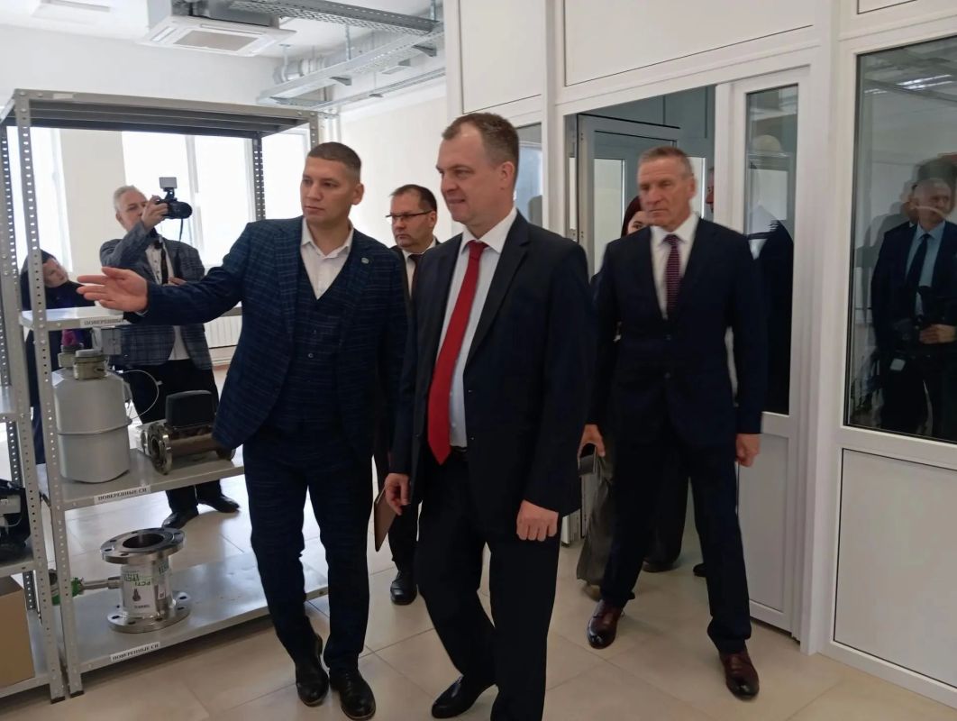 Руководитель Росстандарта Антон Шалаев посетил Самарский центр метрологии, стандартизации и исследований в честь 100-летнего юбилея предприятия Руководитель Росстандарта Антон Шалаев посетил Самарский центр метрологии, стандартизации и исследований в честь 100-летнего юбилея предприятия